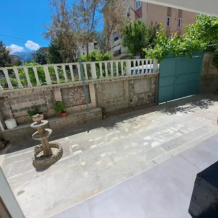 Cozy With Garden Apartamento Përmet