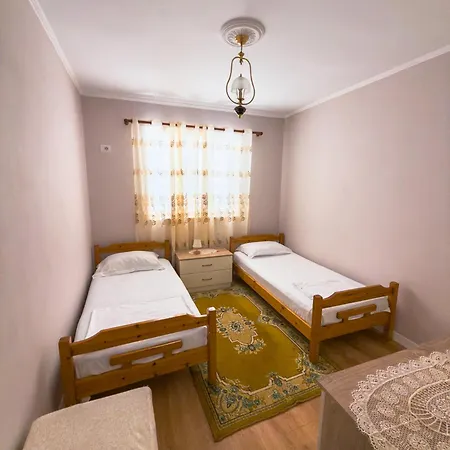 Cozy With Garden Apartamento *