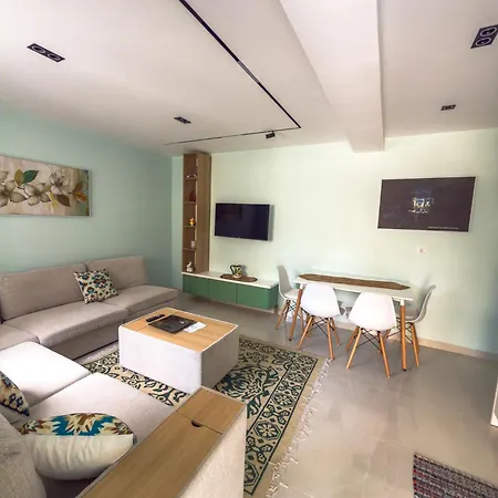 Cozy With Garden Apartamento Përmet