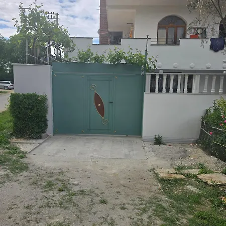 Apartment Cozy With Garden