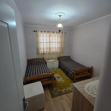 Cozy With Garden Apartment