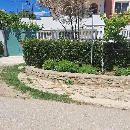 Cozy With Garden