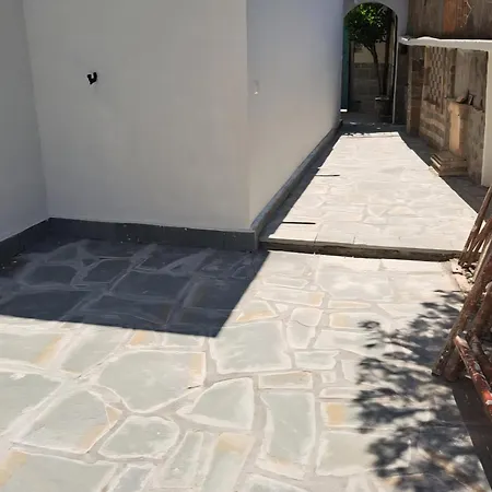 Cozy With Garden アパート Përmet