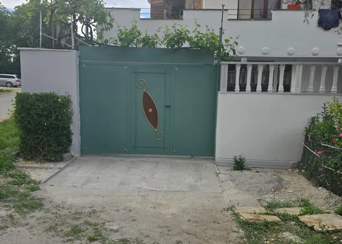 Apartment Cozy With Garden