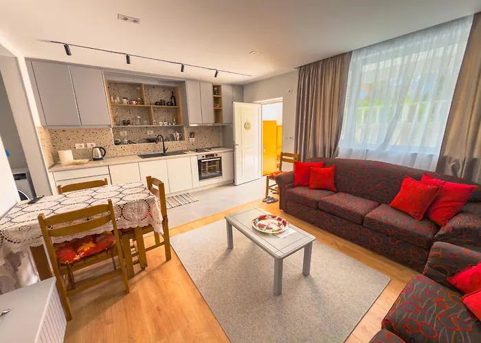 Cozy With Garden Apartment